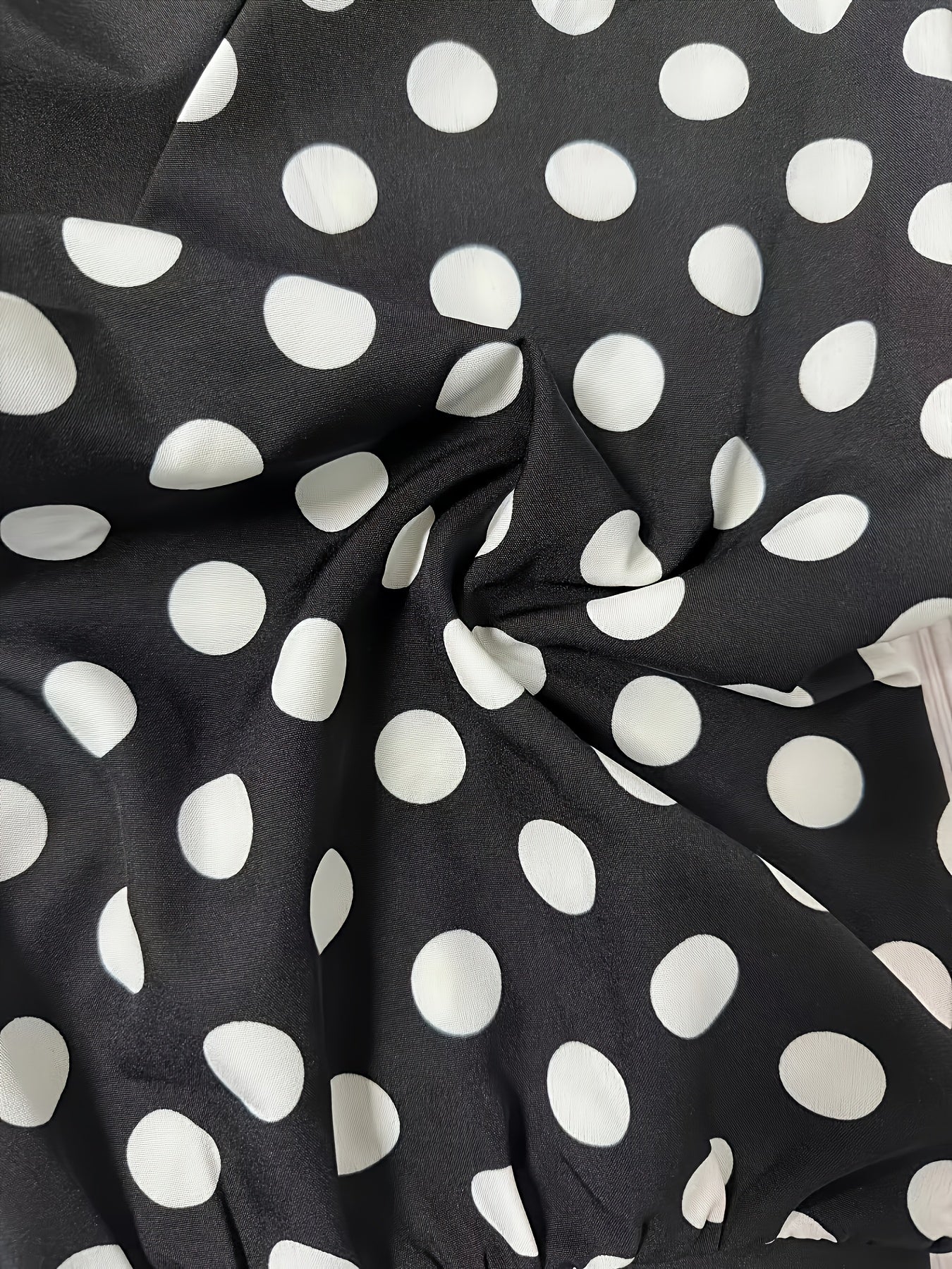 Plus Size V‑Neck Blouse – Lightweight, Breathable Polka Dot Contrast Sleeve Top