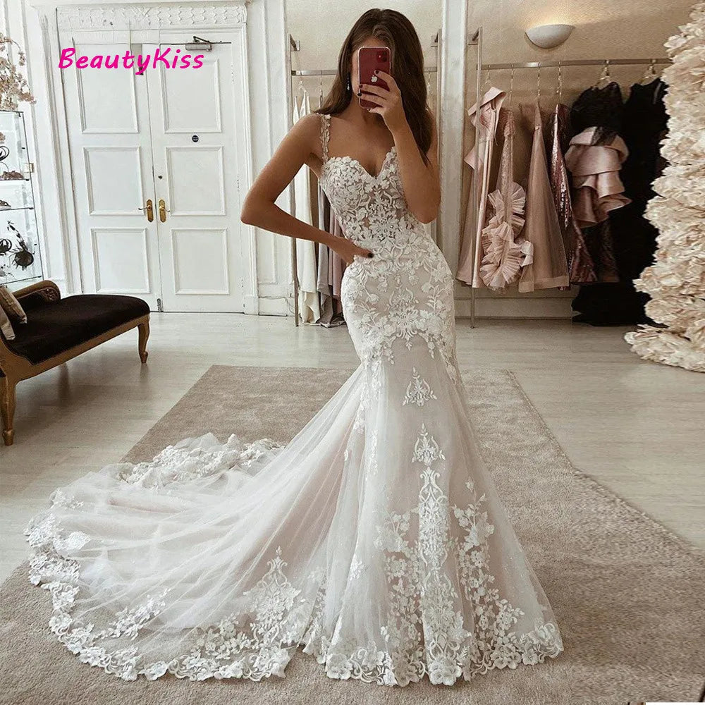 Ivory Mermaid Lace Appliques Tulle Bridal Gowns with Court Train Sweetheart Straps Vintage