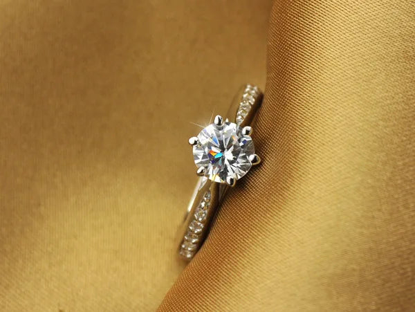 925 Sterling Silver Six‑Claw Classic Ring – Elegant 0.70ct Imitation Diamond Women’s Luxury Jewelry