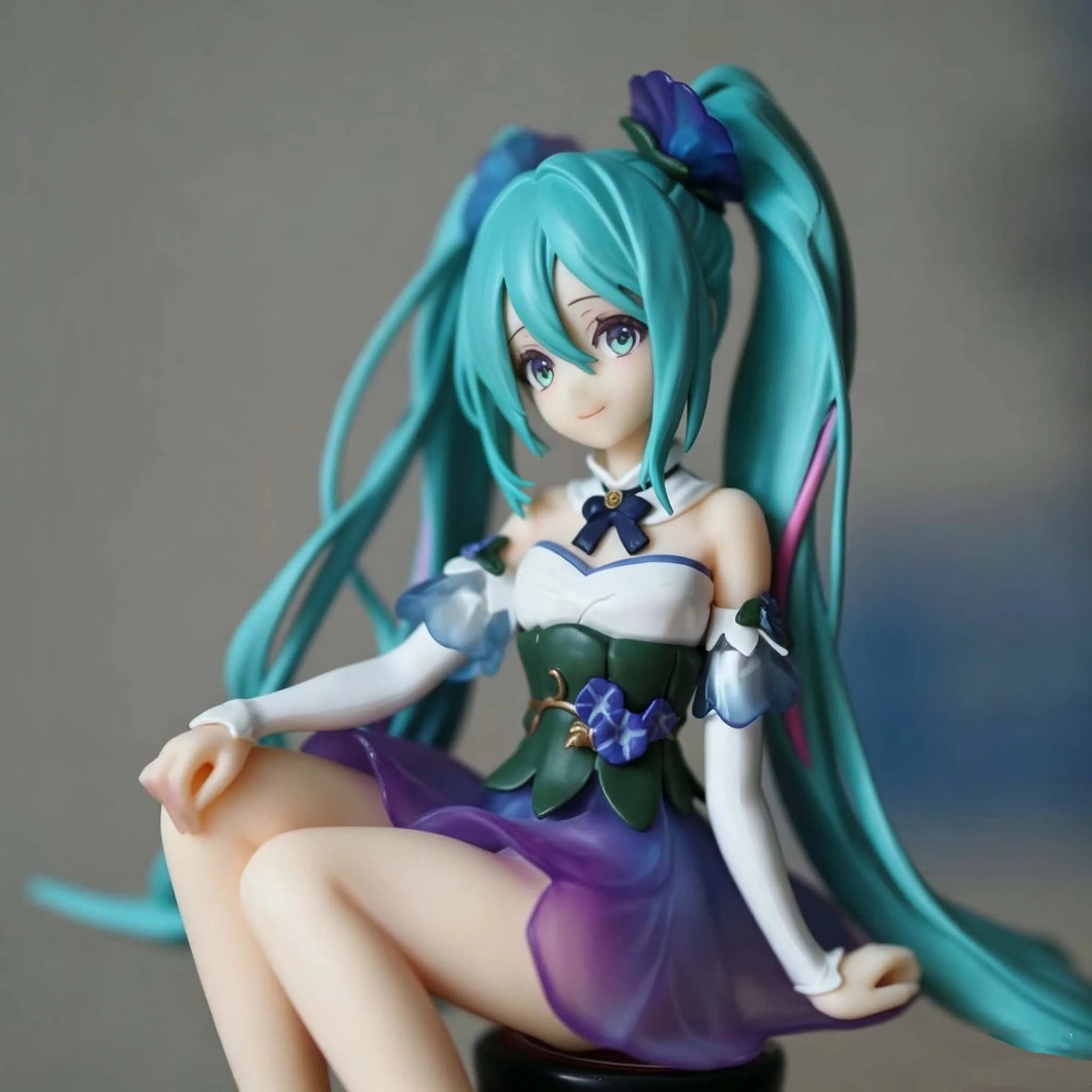 Cute Plastic London Girl / Gorjuss‑Style Figure (6.5cm)