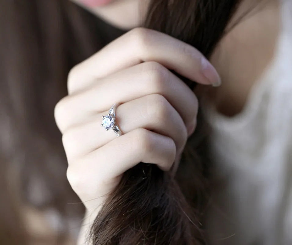 925 Sterling Silver Six‑Claw Classic Ring – Elegant 0.70ct Imitation Diamond Women’s Luxury Jewelry
