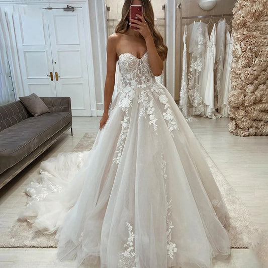 Sweetheart Lace Princess Sleeveless Appliques Elegant Long Bridal Gowns