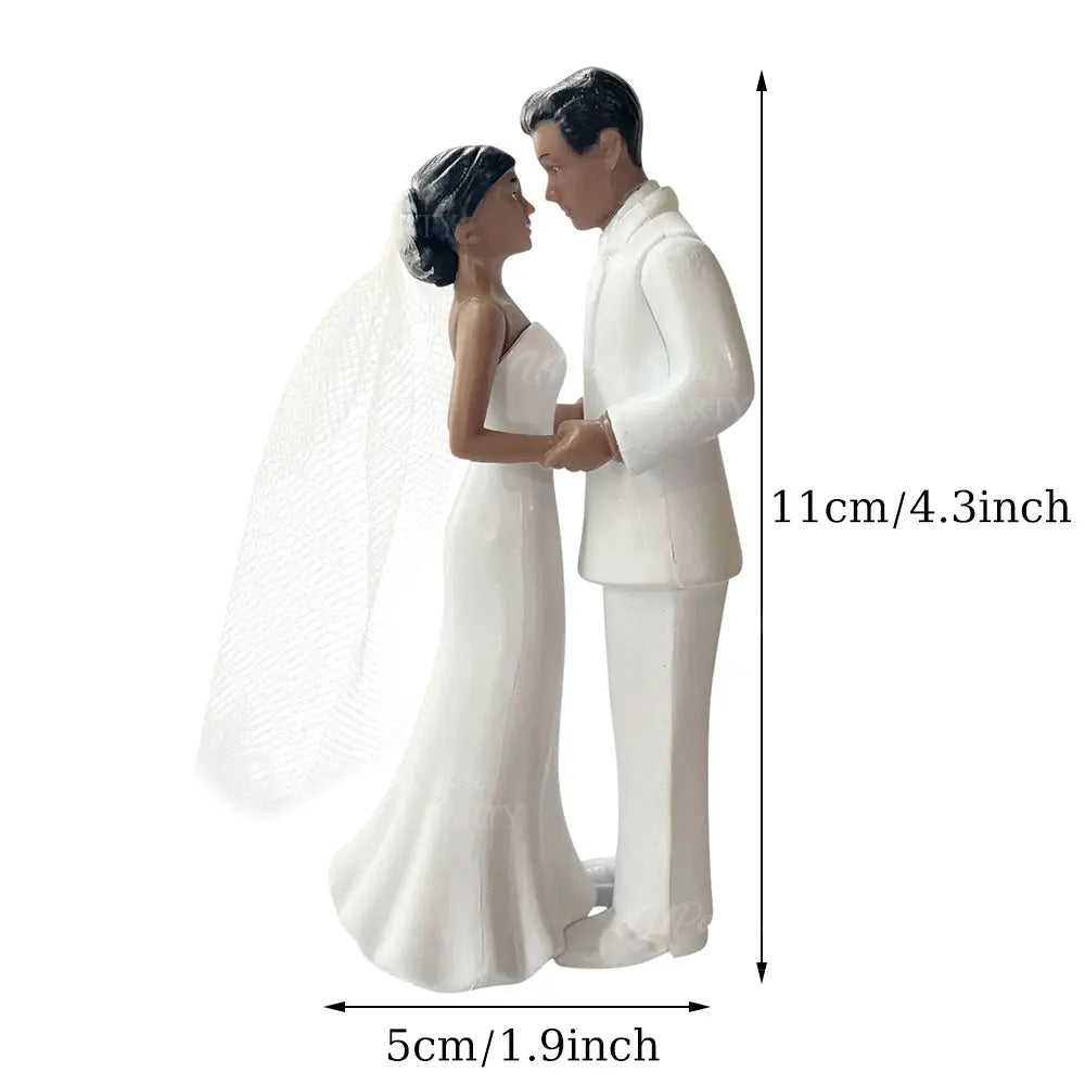 Romantic Bride & Groom Cake Figurine – Party & Engagement Decor