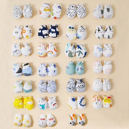 Randomly pack 6 pairs of gloves for babies to prevent face scratching.
