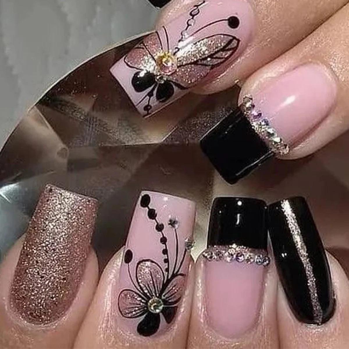 24Pcs French Pink Press on Nails Short Square Head Fake Nails with Flower Rhinestone Design Wearable Finished False Nail Tips